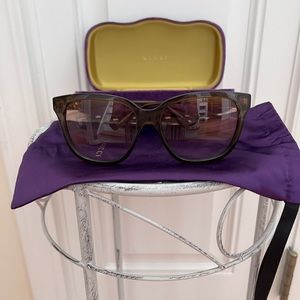 Gucci sunnies. Worn only once.